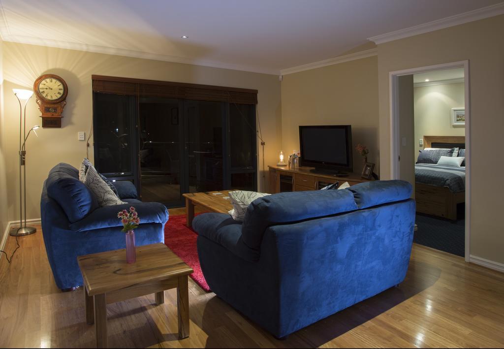Murray River Lodge Luxury Boutique Accommodation B&B - Adults Only North Yunderup Oda fotoğraf